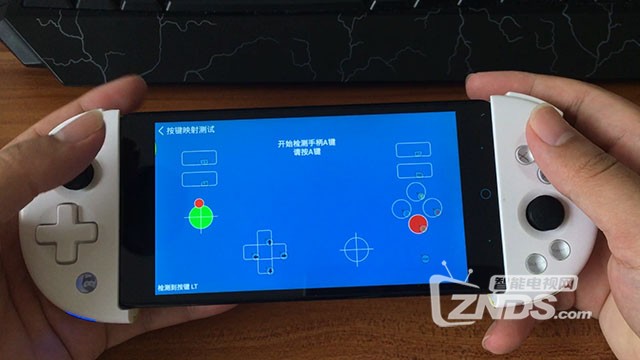 《英雄枪战》怎么用手柄玩?